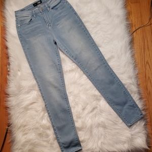 YMI Midrise Skinny Jeans Size 9 light wash